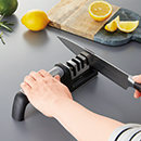 ハサミも研げる4連式シャープ…