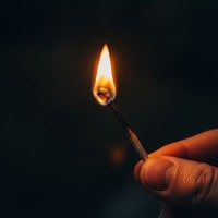 マッチに火が付いた様子